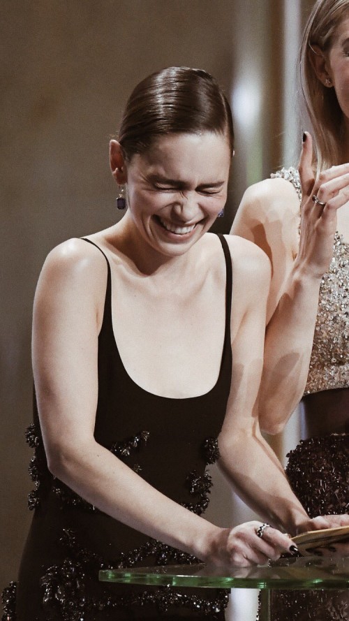 Emilia-Clarke-53039f5d3f64fffec53ec.jpg