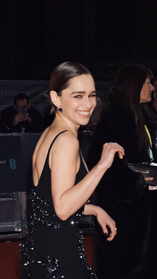 Emilia-Clarke-5306583327fceb1b9ec29.jpg