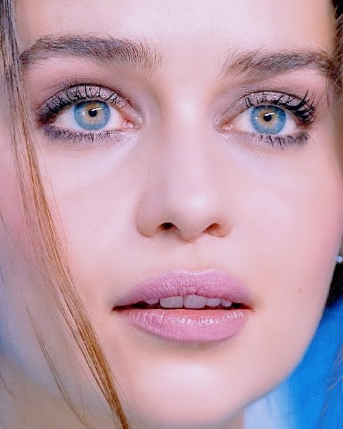 Emilia-Clarke-5308281b5e9f050bfadfd.jpg