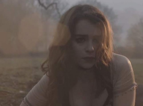 Emilia-Clarke-5308447f2a5750b0a49fc.jpg