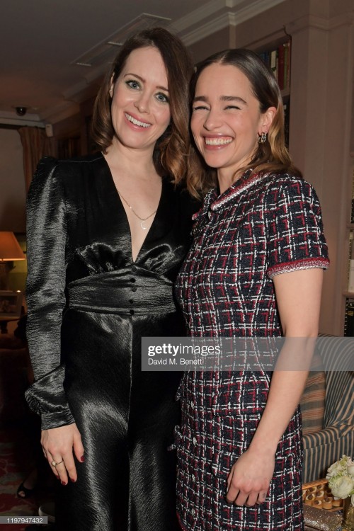 Emilia-Clarke-5308759bacf8e2cc620a9.jpg