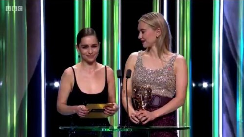 Emilia-Clarke-530969d2161cbb37a0373.jpg