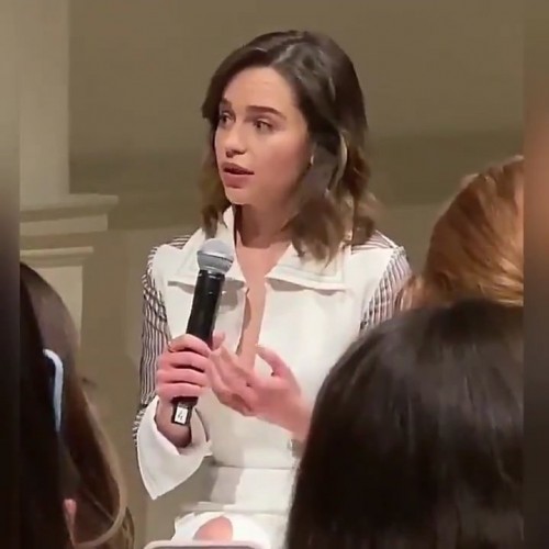 Emilia-Clarke-53124ac89df9cae318180.jpg