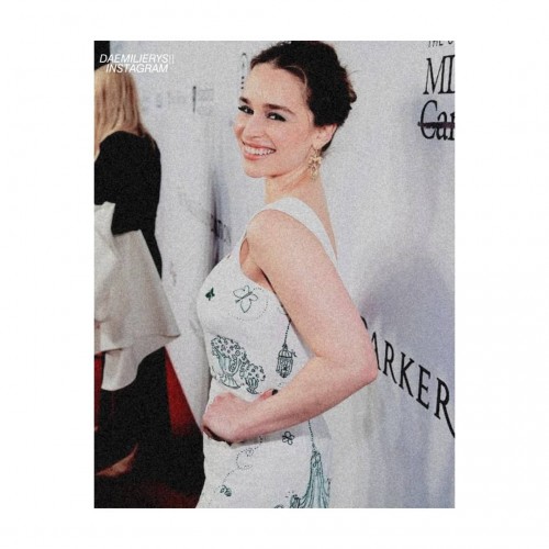 Emilia-Clarke-53154c24bfd5c7a5b3e64.jpg