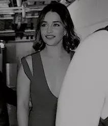 Emilia-Clarke-54465bc19aebd1908bf86.jpg