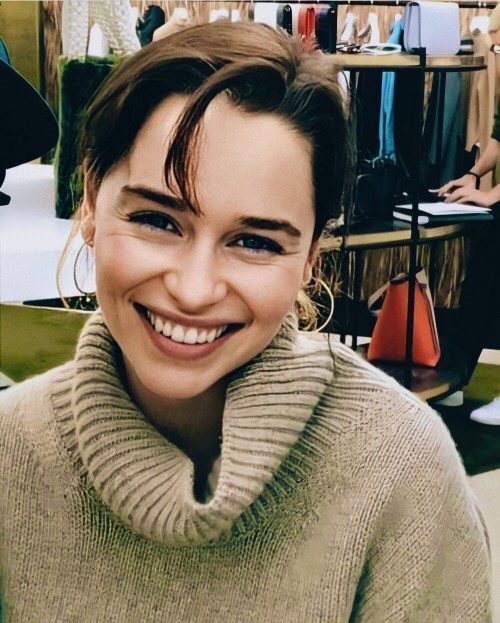 Emilia-Clarke-54845.jpg