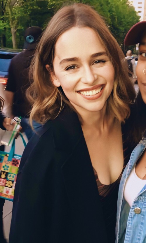 Emilia-Clarke-54910.jpg