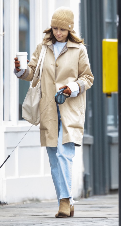 Emilia-Clarke-55159515b78ed37ccd2d8.jpg