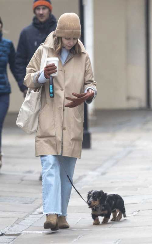 Emilia-Clarke-5516189202cd38bdff27b.jpg