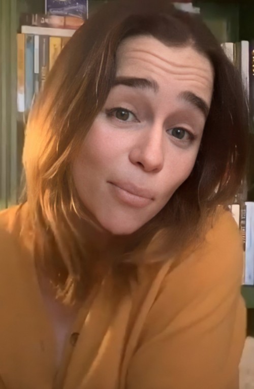 Emilia-Clarke-55348359ad0f2bf88519f.jpg