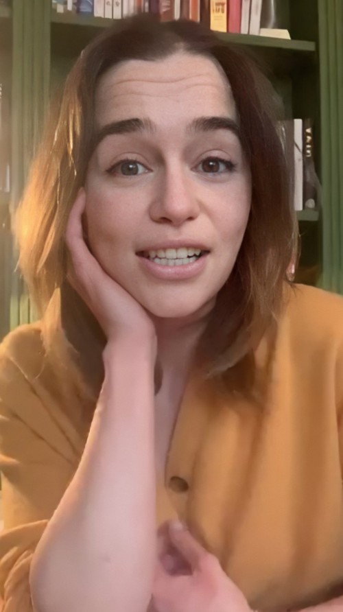 Emilia-Clarke-55349a3edcbda54954cde.jpg