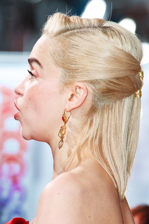 Emilia-Clarke-553544f5dd6368251d92d.jpg
