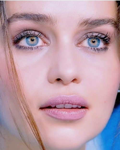 Emilia-Clarke-55909.jpg