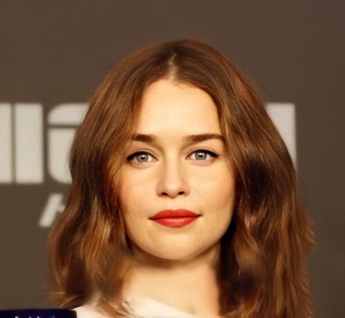 Emilia-Clarke-56006.jpg