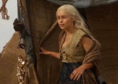 Emilia-Clarke-56010.jpg