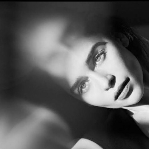 Emilia-Clarke-560229ce3f8ba46a6d4bd.jpg