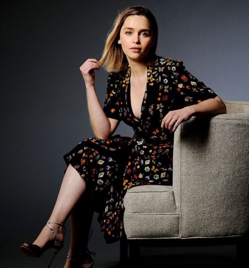 Emilia-Clarke-56031a6b1c7a2a0683b8e.jpg