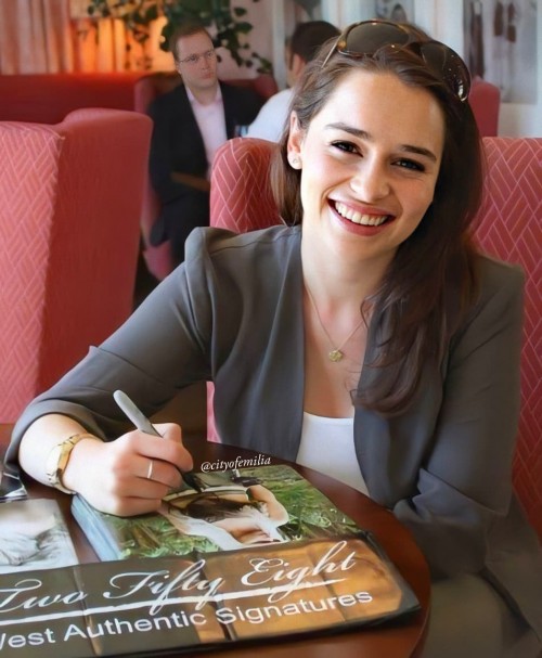 Emilia-Clarke-56035.jpg
