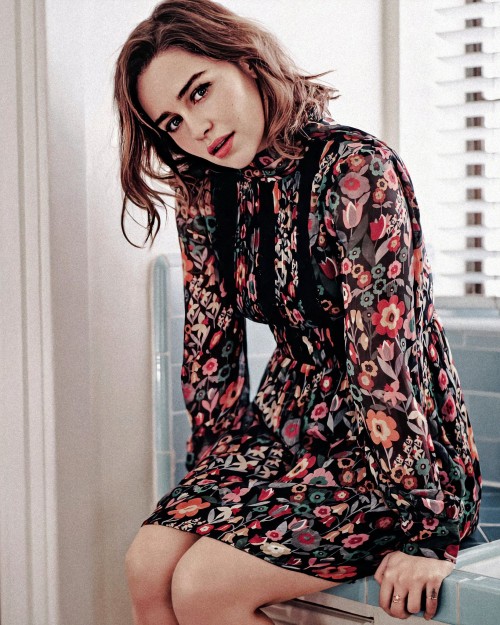 Emilia-Clarke-561957b39e83091ecc5c6.jpg