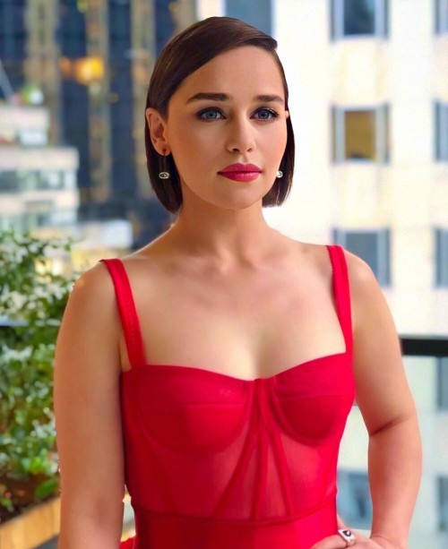 Emilia-Clarke-56201ec06ce0b613aeddf.jpg