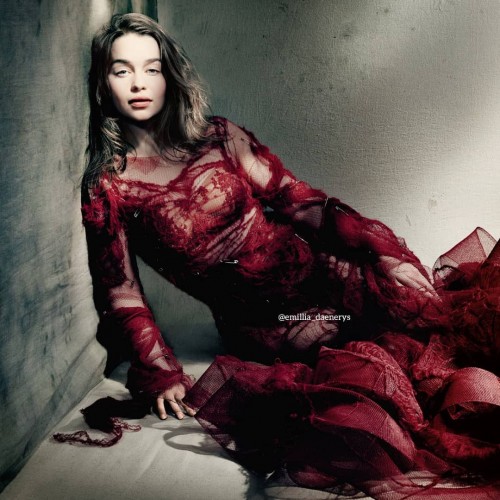 Emilia-Clarke-56235b91b9109ed44d96b.jpg