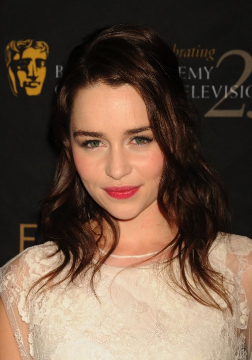 Emilia-Clarke-56473dce8c5f1d245f1d5.jpg