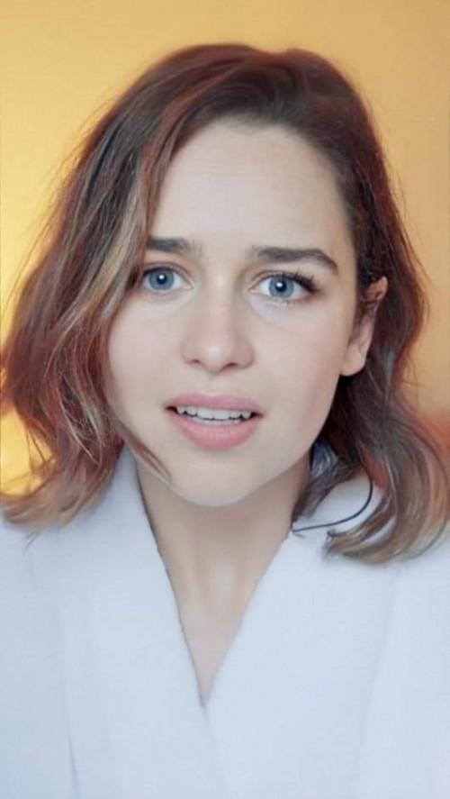 Emilia-Clarke-565279aa6dcdfc1b87919.jpg