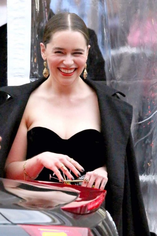 Emilia-Clarke-56528973ae550a792fe91.jpg