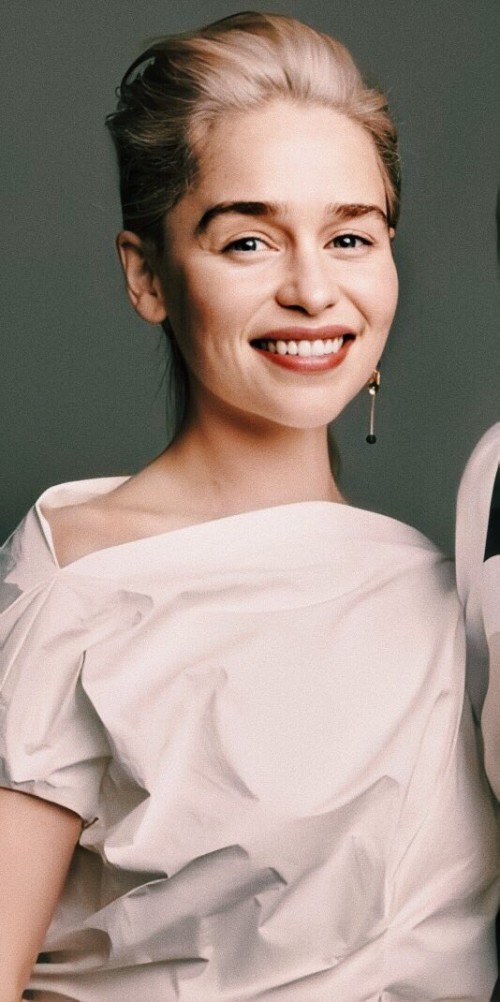 Emilia-Clarke-57068.jpg