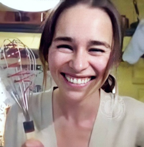 Emilia-Clarke-57100.jpg