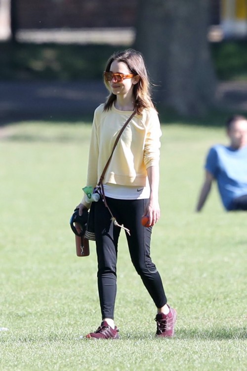 Emilia-Clarke-57205f7da2ce1085b2f7a.jpg