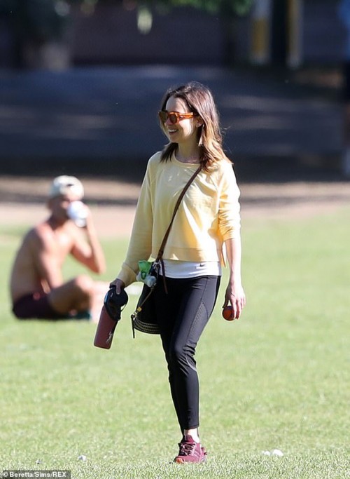 Emilia-Clarke-57206d1b19797950302de.jpg