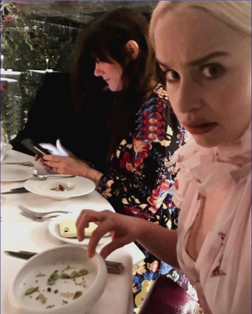 Emilia-Clarke-572089e8264427857cc15.jpg
