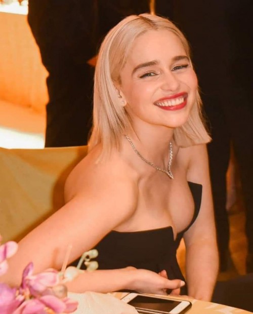 Emilia-Clarke-57213a2e8a37830cbfe54.jpg