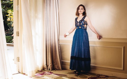 Emilia-Clarke-572366c4da47b98ccfa41.jpg
