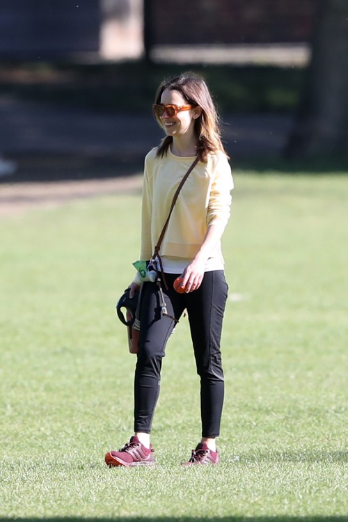 Emilia-Clarke-572825f1034cc35ddadf0.jpg