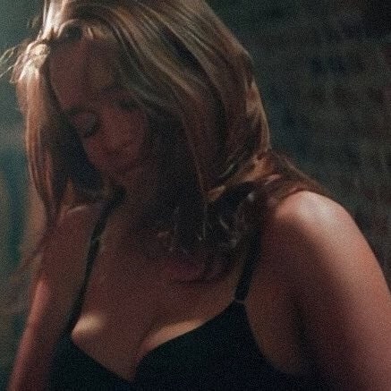 Emilia-Clarke-57305bf4206cb15a83382.jpg