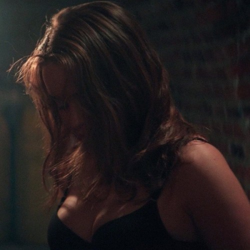 Emilia-Clarke-57307c31c7bf8fd315f91.jpg