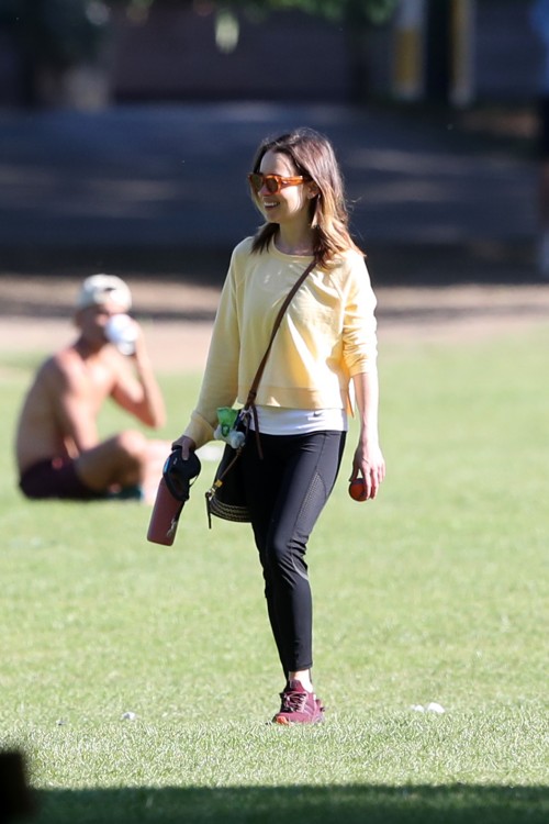 Emilia-Clarke-57314d3cc4c9a43f71575.jpg