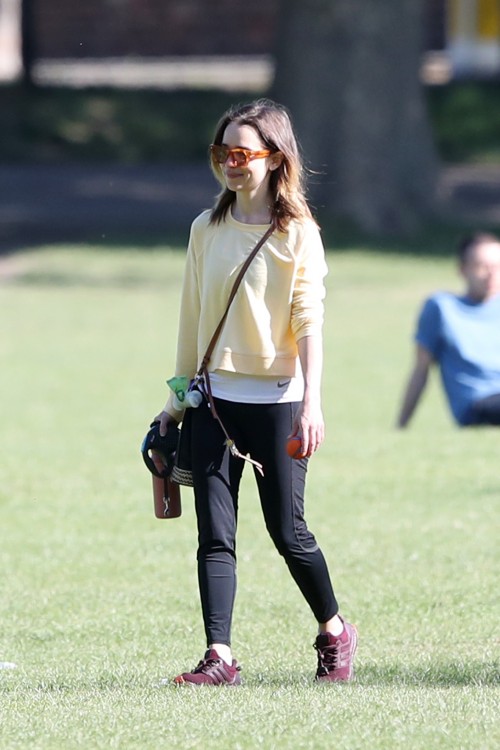 Emilia-Clarke-573224c5e604199ba2795.jpg