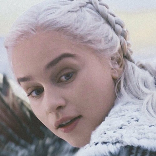 Emilia-Clarke-57337.jpg
