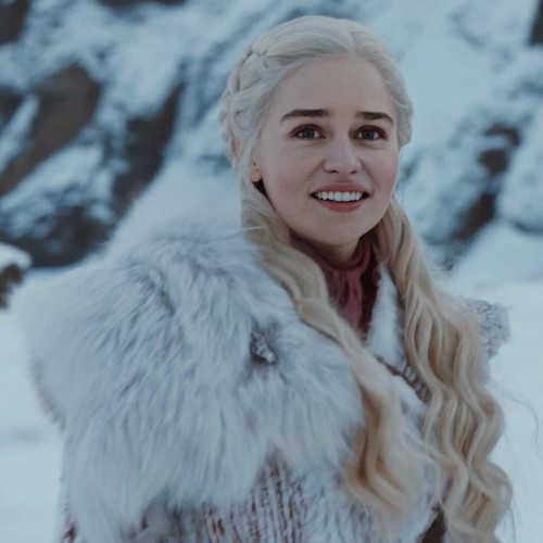 Emilia-Clarke-57343.jpg
