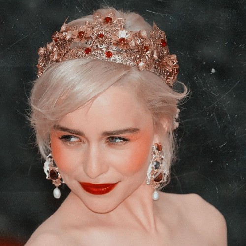 Emilia-Clarke-57345.jpg