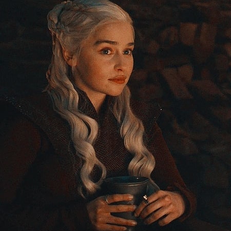 Emilia-Clarke-57365.jpg