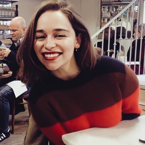Emilia-Clarke-57396.jpg
