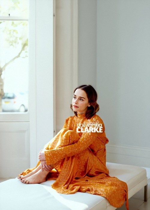 Emilia-Clarke-5794548fd3777a341a634.jpg