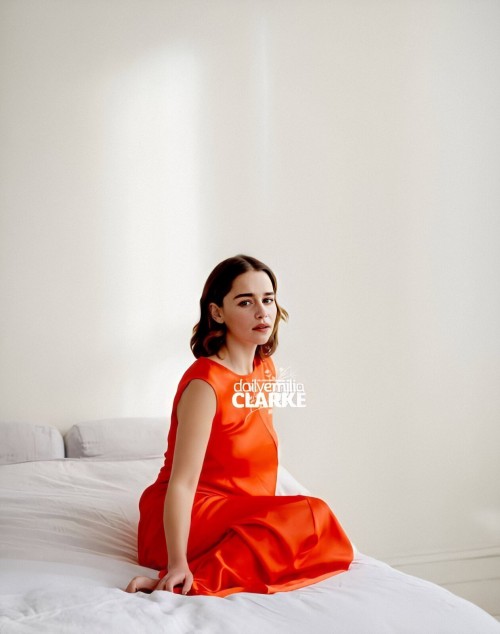 Emilia-Clarke-57949f3c75d07e1f50a19.jpg