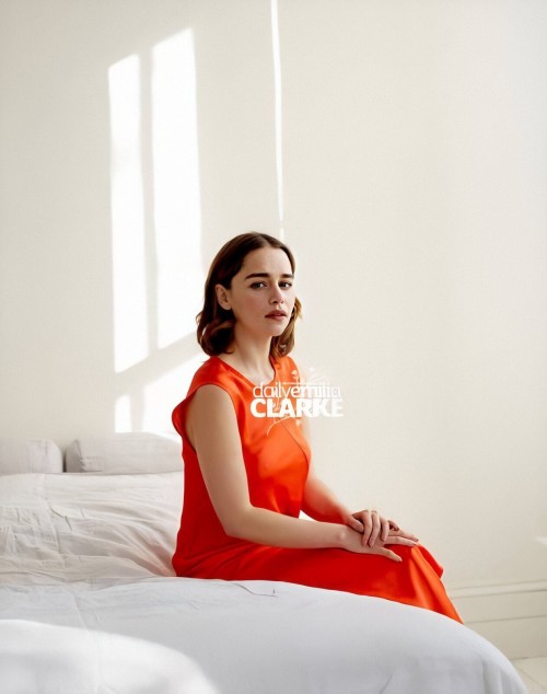 Emilia-Clarke-57950b6c2c09a1594ad5d.jpg