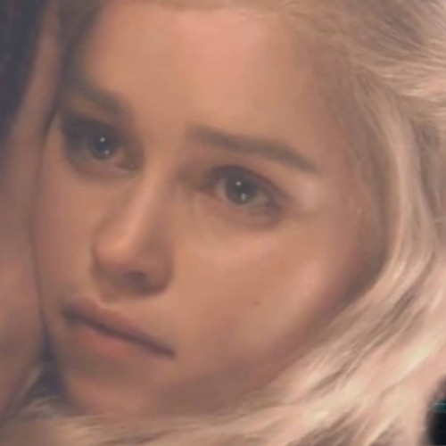 Emilia-Clarke-58273.jpg