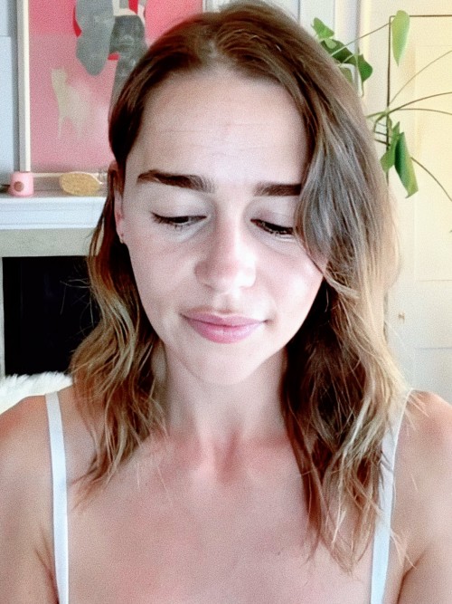 Emilia-Clarke-59014.jpg